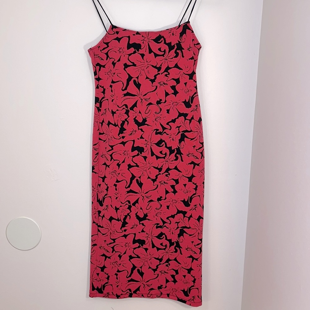 NWT Zara Midi Spaghetti Strap Dress Size L Color Fuschia and Black Print